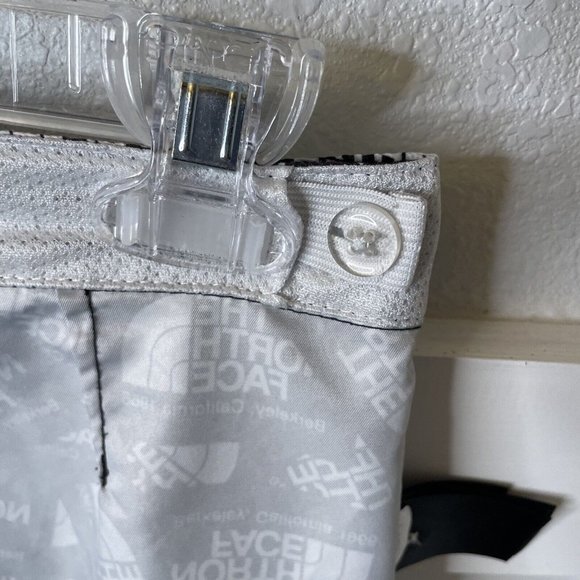 The‎ North Face Boys L 14/16 High Class V Board Shorts Black White All Over Logo - Picture 8 of 8